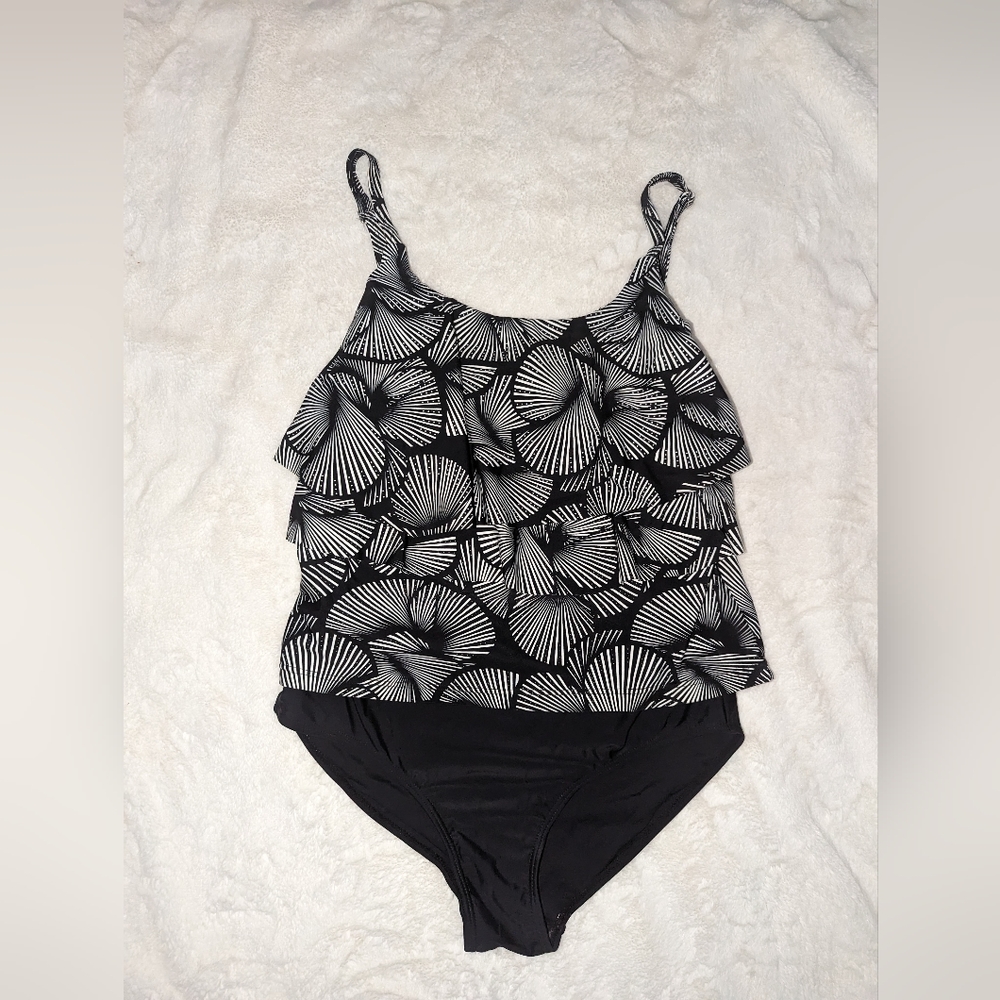 Ruffle top one piece swimsuit sz large